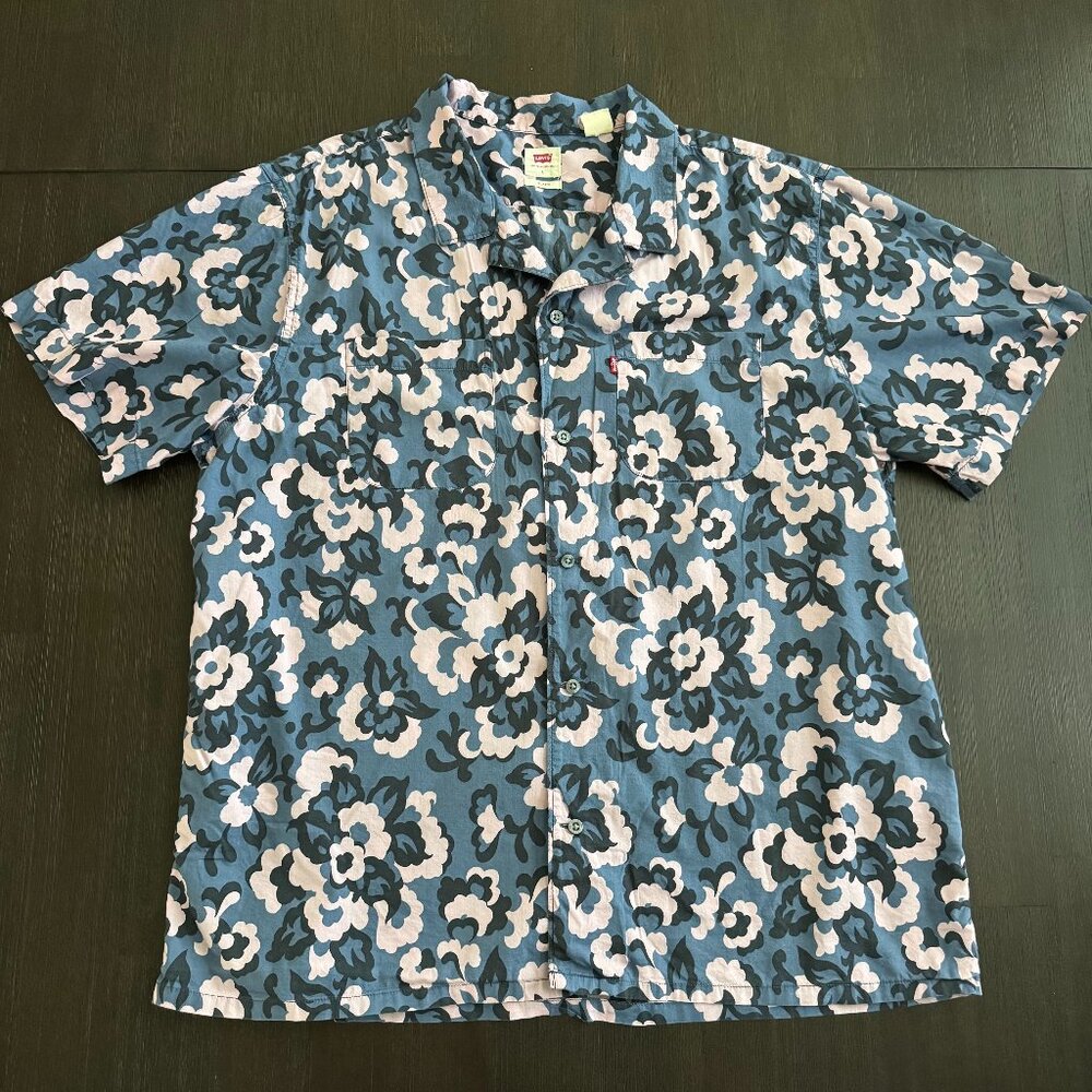 Levi’s Floral Relaxed Button Up - L - Like New